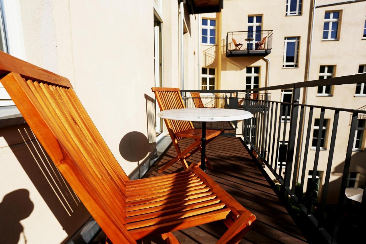 One-Bedroom Apartment with Balcony,1399903994:JPEG